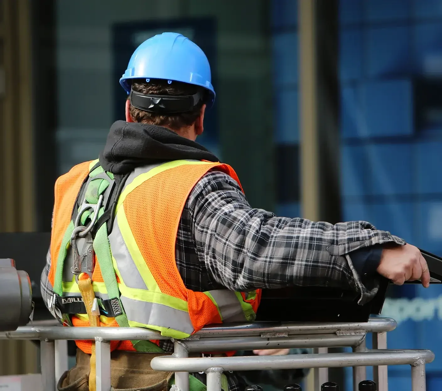 Compagnon équipé sur chantier